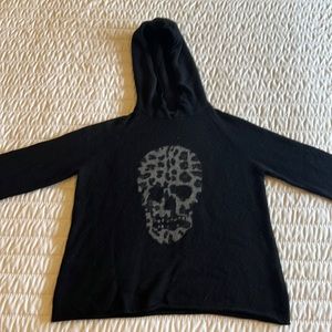 Skull Cashmere black kind sleeve hooded sweater.